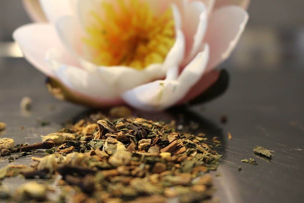 kraeutertee-oase-der-gelassenheit-s Ayurveda Tee: Oase der Gelassenheit, 100g (Naturbelassener Tee)
