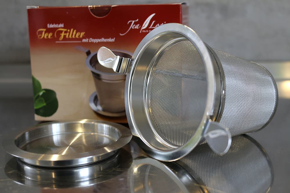 edelstahlfilter-mit-doppelhenkel-gross-2-s Edelstahldauerfilter m. Doppelhenkel u. Abtropfschale, 80mm
