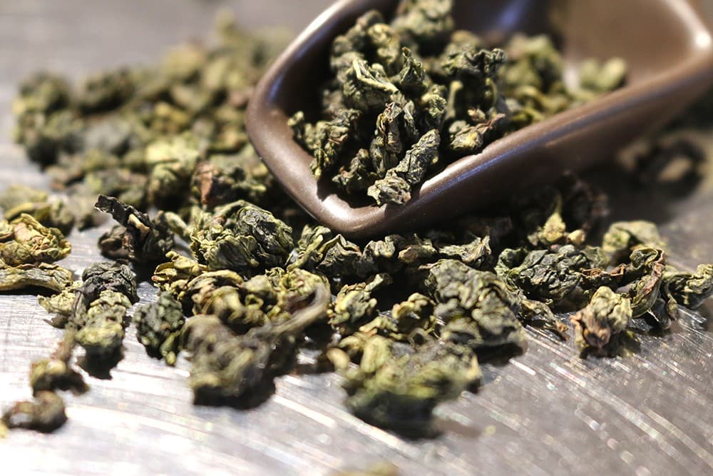oolong-tie-kuan-yin-bio-s China: Bio Tie Kuan Yin Oolong (Ein Hauch Göttlichkeit – floral, weich und wohltuend.)