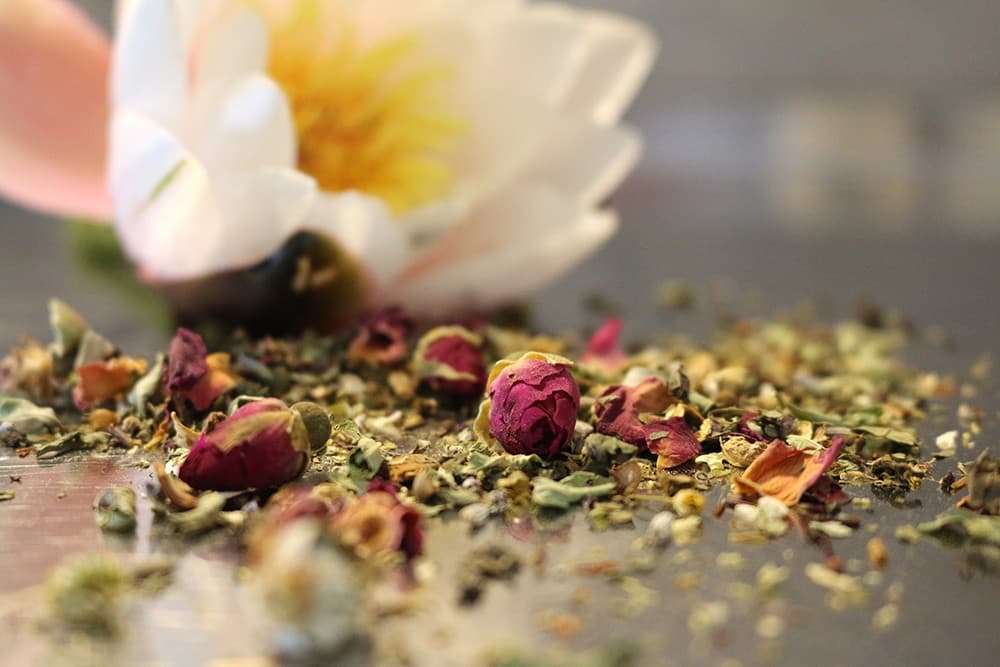 kraeutertee-tulsi-harmonie-s Tulsi Harmonie, 100g (Ayurveda Tee mit Pfirsich-Geschmack)