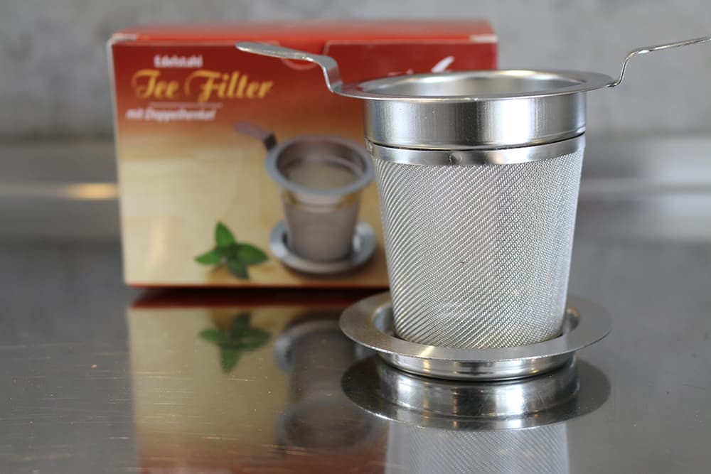 edelstahlfilter-mit-doppelhenkel-klein-1-s Edelstahldauerfilter m. Doppelhenkel, Abtropfschale, 60mm
