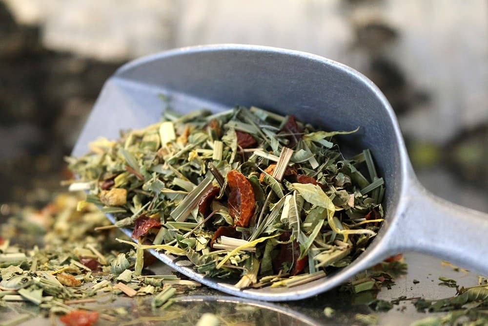 kraeutertee-abendkraeutertee-s Abendkräutertee, 100g (Natürlich aromatisiert, Blutorangen-Geschmack)