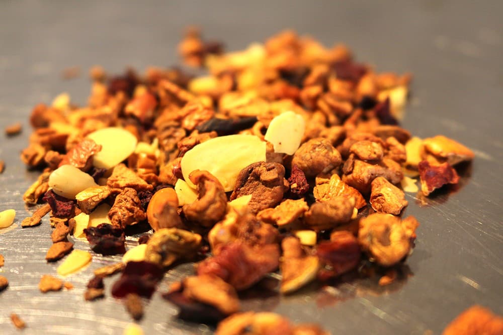 fruechtetee-kirmesmandel-mild-s Teeprobe Früchtetee Kirmesmandel, 20g (Milder Früchtetee - Süß. Warm. Wiesnliebe)