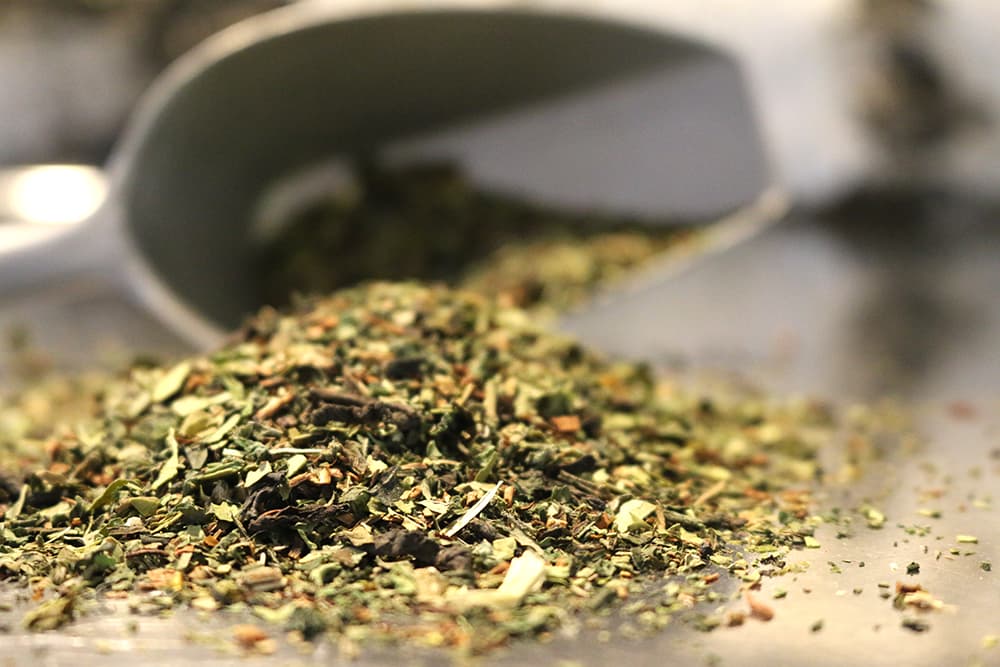 kraeutertee-speck-weg-s Speck Weg, 100g (Naturbelassener Kräuter-, Schwarz-, Grüner Tee - Frisch. Minzig. Aromatisch.)