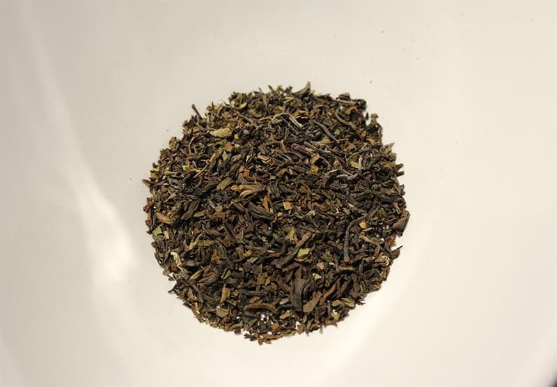 schwarzer-tee-golden-nepal-typ-maloom-s
