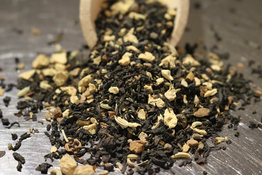 schwarzer-tee-masala-chai-s Chai Tee: Masala Chai (Schwarzer Tee mit Gewürzmischung von Ronnefeldt)
