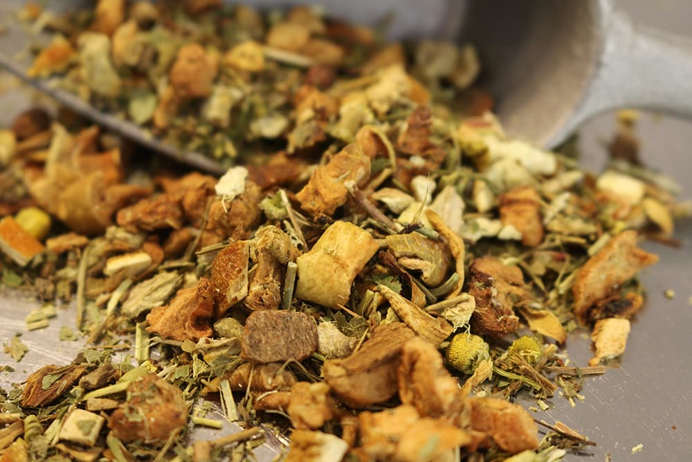Abendgold, 100g (Nat. aromatisierter Kräutertee mit Mandarinen-Geschmack - Warm. Sanft. Harmonisch.)