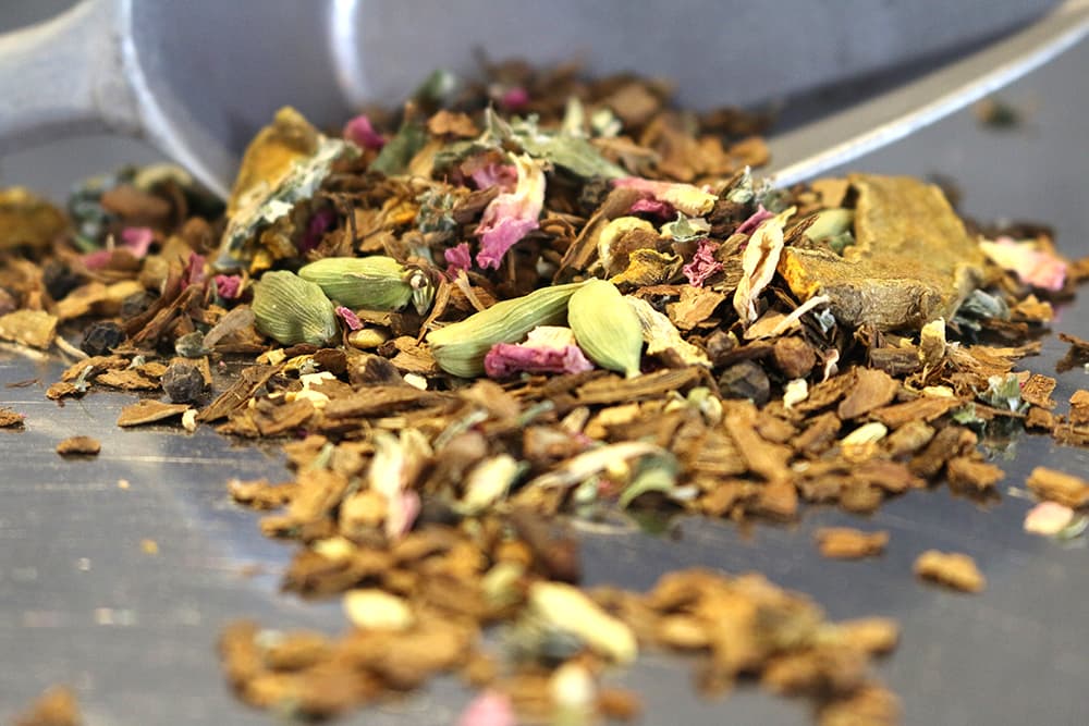 kraeutertee-chai-classic-bio-s Chai Tee: Classic Chai, Bio, 100g (Naturbelassener Bio Kräutertee - Würzig. Klassisch. Echt.)