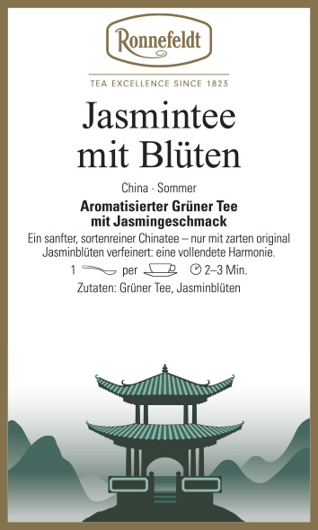 Gruener-Tee-Jasmintee-mit-Blueten-Etikett