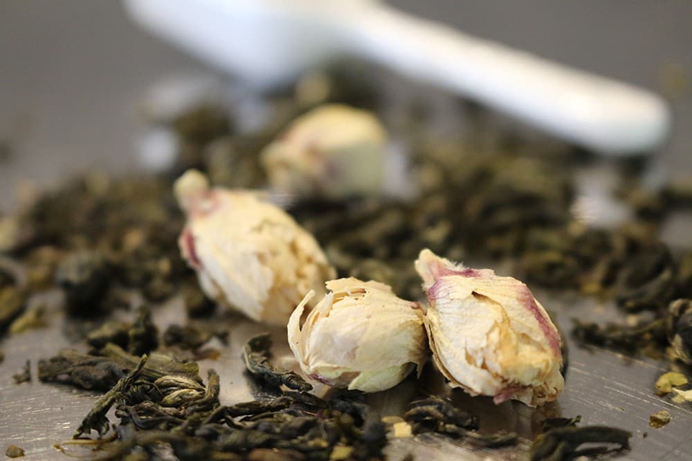 Teeprobe Buddhas kleines Geheimnis, 20g (Grüner und Weißer Tee mit Pfirsich-Jasmin-Geschmack)