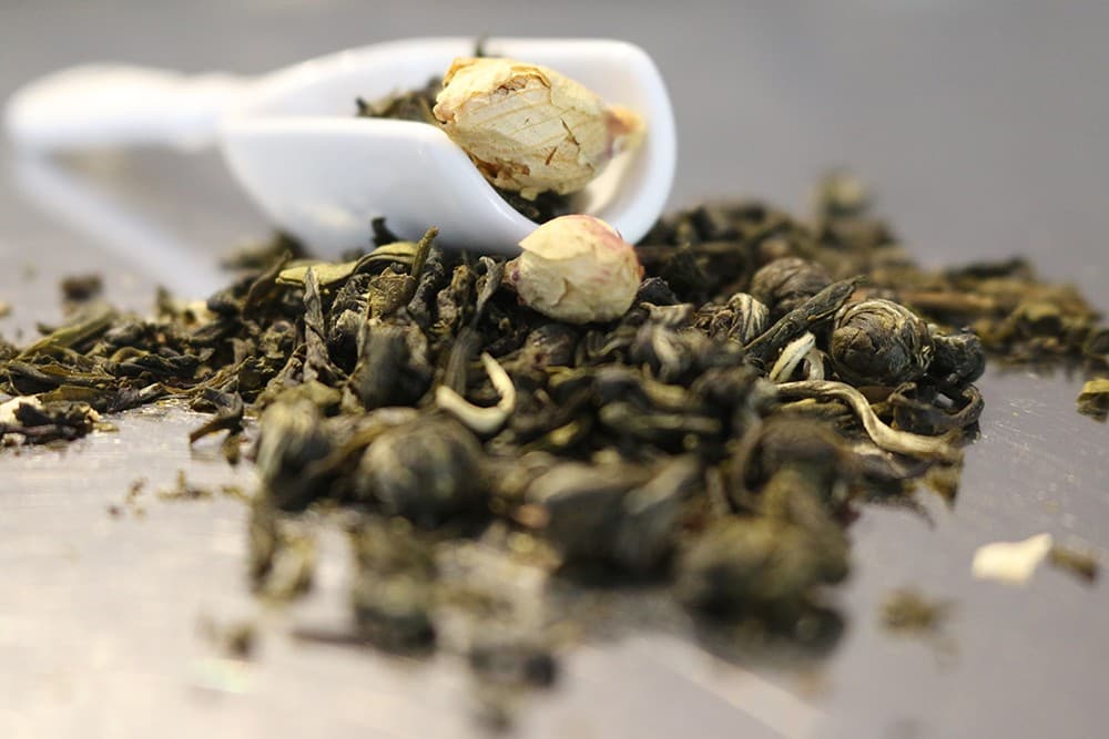 Buddhas kleines Geheimnis (Grüner und Weißer Tee mit Pfirsich-Jasmin-Geschmack)