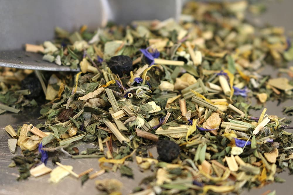 EukaAura, Bio Kräutertee naturbelassen, 100g (Einatmen. Ausatmen. Auftanken.) EukaAura, Bio Kräutertee naturbelassen, 100g (Einatmen. Ausatmen. Auftanken.)