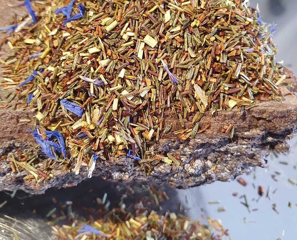 gruener-rooibos-wuestenblume-s Wüstenblume® (Grüner Rooibos mit Pfirsich & Mango)
